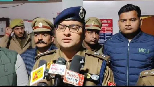 बिरयानी की दुकान पर भिड़े दो पक्ष, आपत्तिजनक झण्डे को लेकर हुआ बवाल, मामला नियंत्रण मे