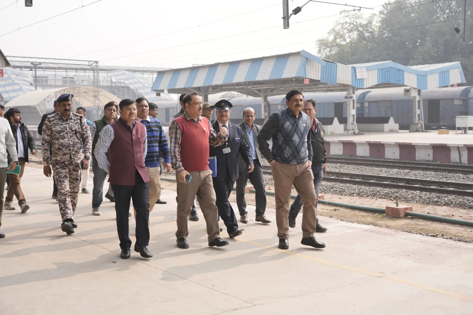 माघ मेला -2026 की तैयारियों के मद्देनज़र महाप्रबंधक/उत्तर मध्य रेलवे ने किया झूंसी, प्रयागराज रामबाग एवं प्रयाग जंक्शन स्टेशनों का निरीक्षण।
