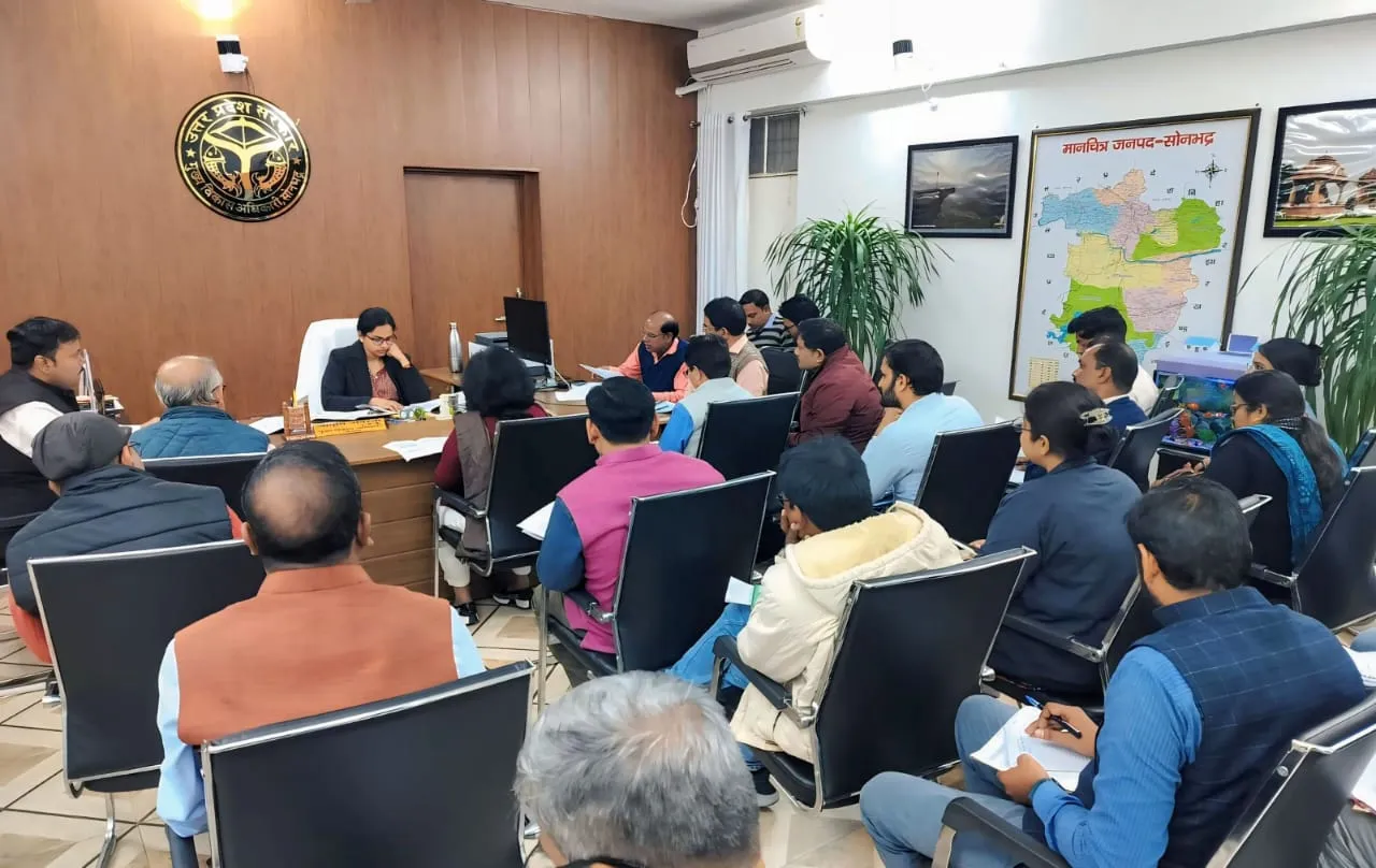सीडीओ  ने परखी विकास की रफ्तार ,टीकाकरण और महिला साक्षरता पर विशेष जोर