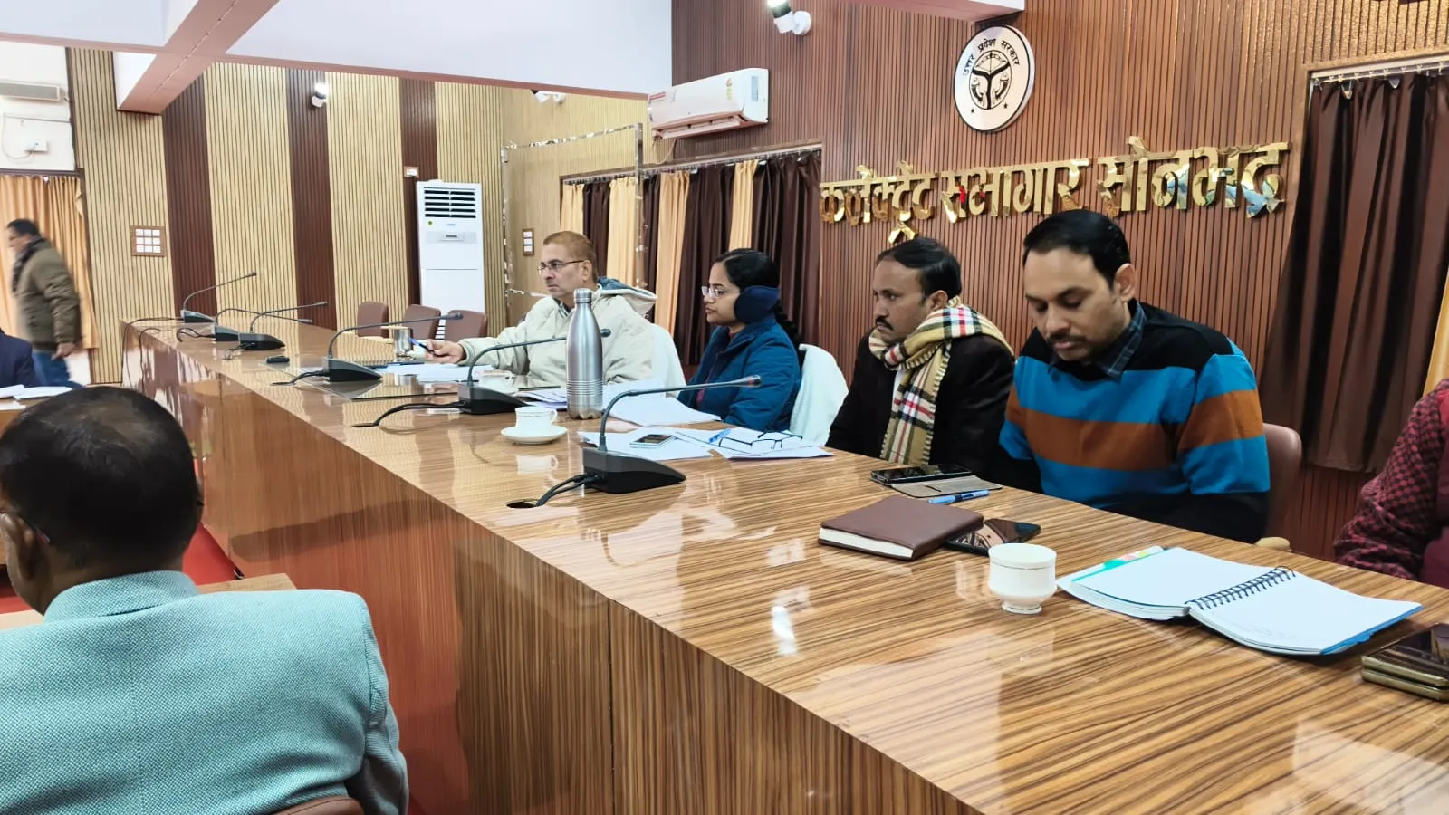 विकास कार्यों में लापरवाही पर जिलाधिकारी की सख्त चेतावनी, समय-सीमा के भीतर लक्ष्य करें पूरा