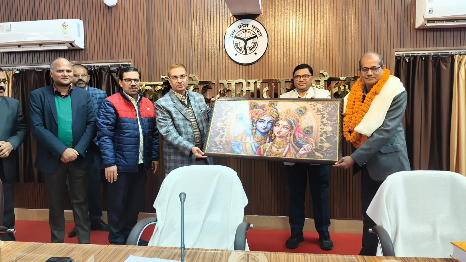 लिपिक श्रीराम गिरी को मिली भावभीनी विदाई, जिलाधिकारी ने कार्यशैली की सराहना की