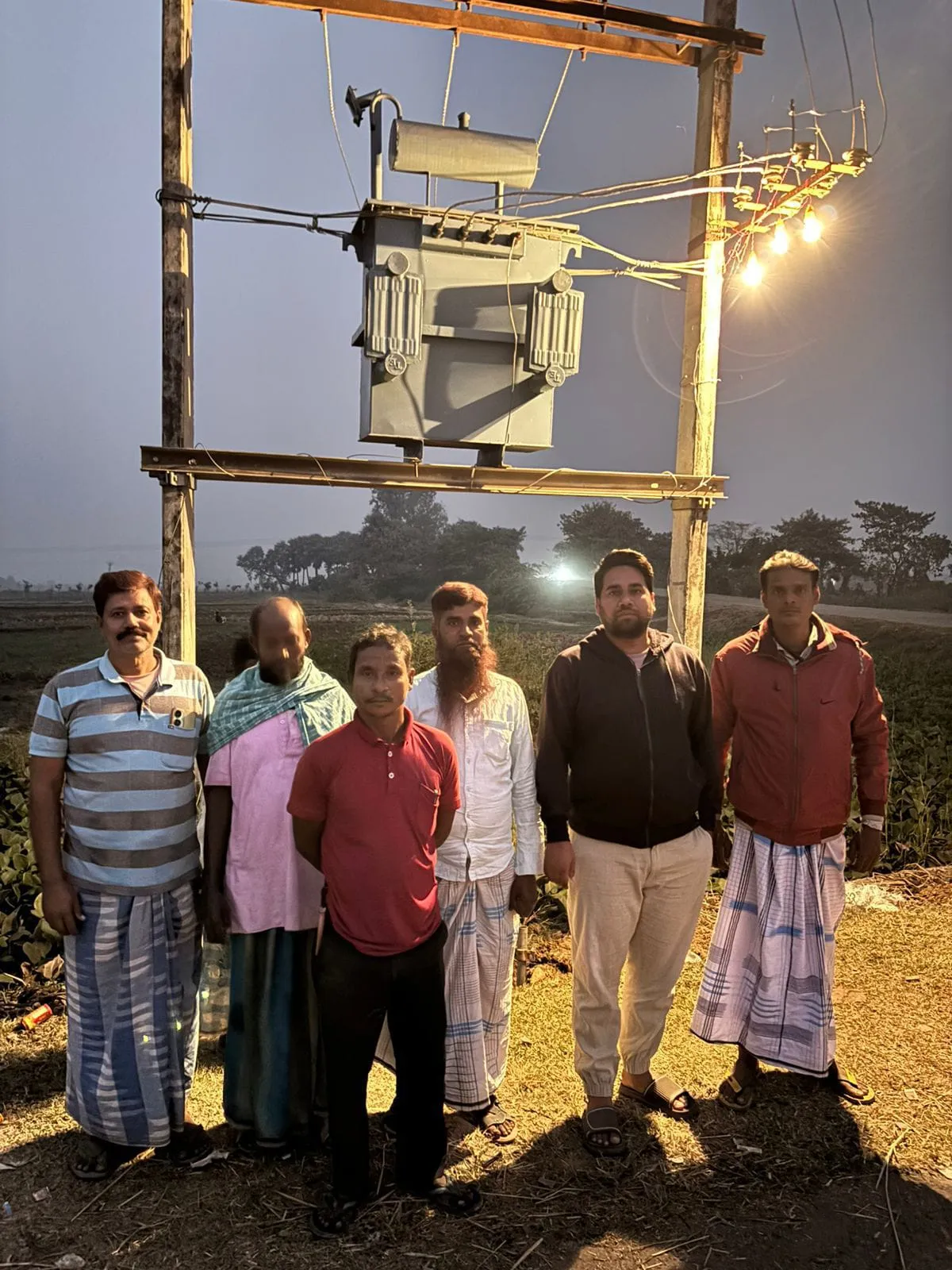 विधायक निसात आलम के निर्देश पर सितापहाड़ी के नया टोला में नया ट्रांसफार्मर स्थापित, ग्रामीण उपभोक्ताओं के बीच खुशी की लहर