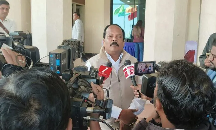 सदर विधायक प्रदीप प्रसाद शीतकालीन सत्र के प्रथम दिन रहे सक्रिय