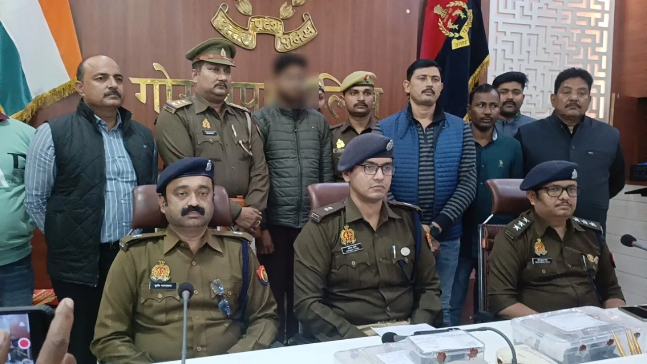 पुलिस ने दोहरे हत्याकांड का किया पर्दाफाश चोरी के आभूषण, हथौड़ा, मोबाइल व पांच लाख की अवैध संपत्ति बरामद