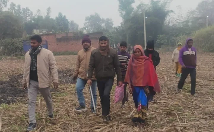 बिलहरी क्षेत्र मे बाघ की आहट के चलते बराबर गस्त कर रहे वनकर्मी।