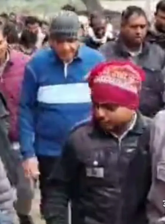 विधानसभा अध्यक्ष सतीश महाना ने भैंस का दूध निकाल कर पिया