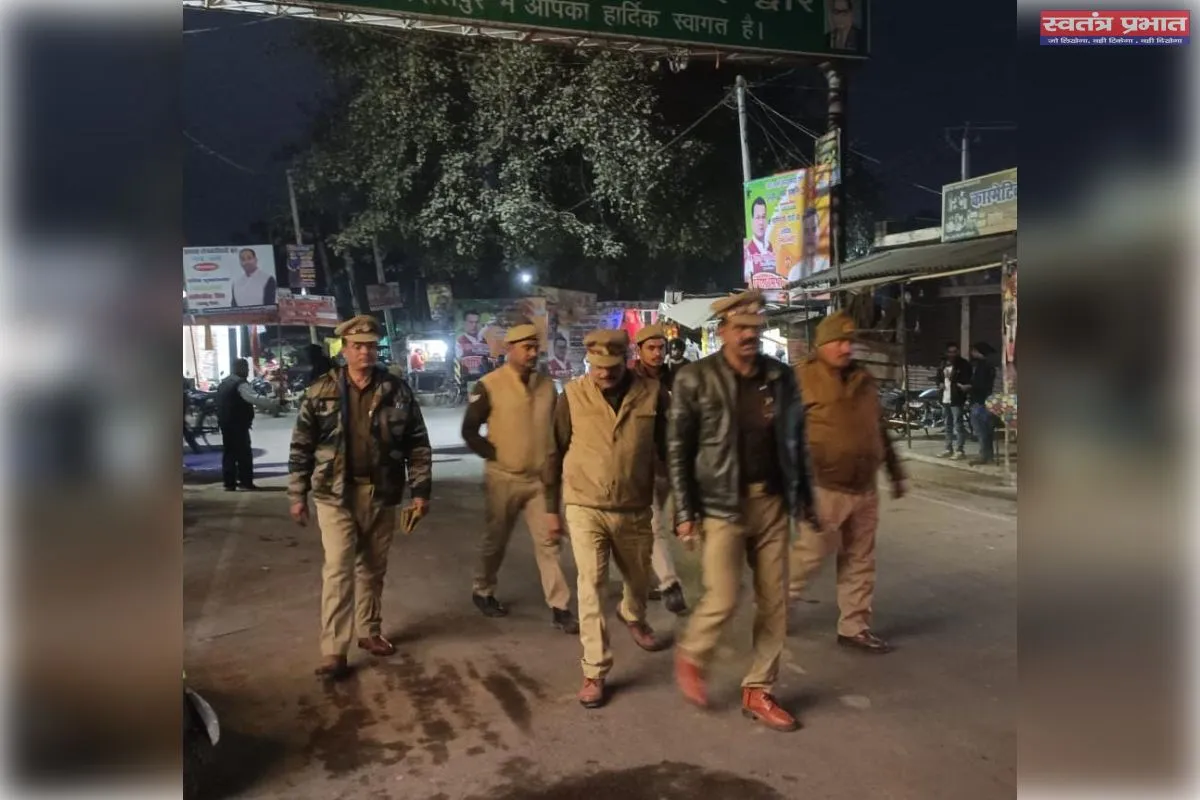 शुक्ल बाजार पुलिस द्वारा शांति, सुरक्षा एवं कानून व्यवस्था बनाये रखने हेतु किया गया पैदल गश्त