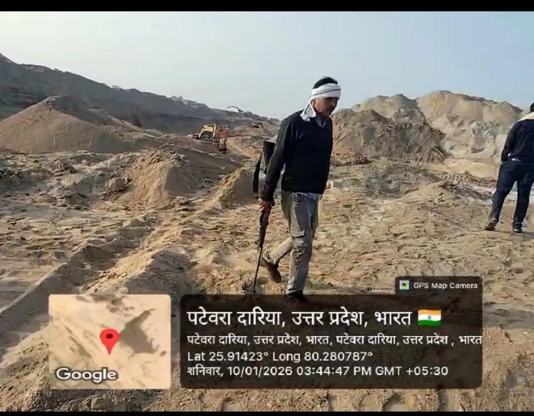 बालू माफिया ने असलहों की दम पर खेतों से बनाया रास्ता ,पीड़ित किसान ने प्रशासन से लगाई गुहार