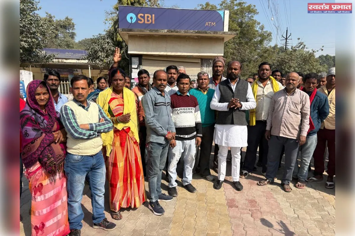 ओबरा तापीय परियोजना के विस्तारीकरण में उजड़ रहे संविदा कर्मी, नगर पंचायत कर्मी एवं गरीब जनमानस द्वारा निकाली गई शांतिपूर्ण जनसंपर्क यात्रा