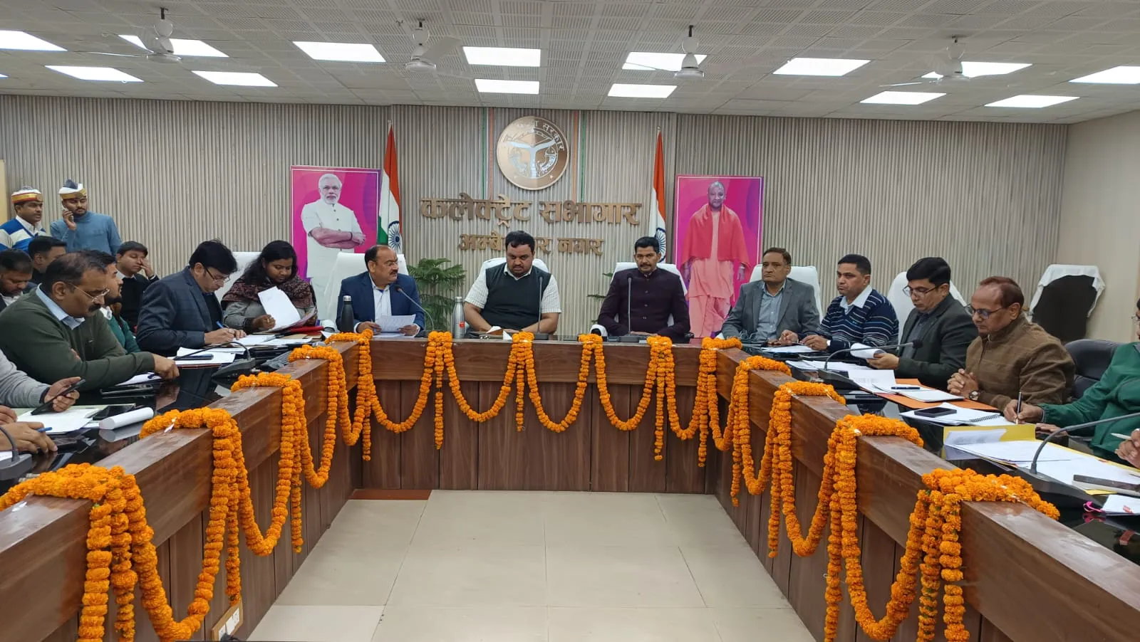 डीएम की अध्यक्षता में श्रवण धाम महोत्सव–2026 की तैयारियों की व्यापक समीक्षा बैठक संपन्न