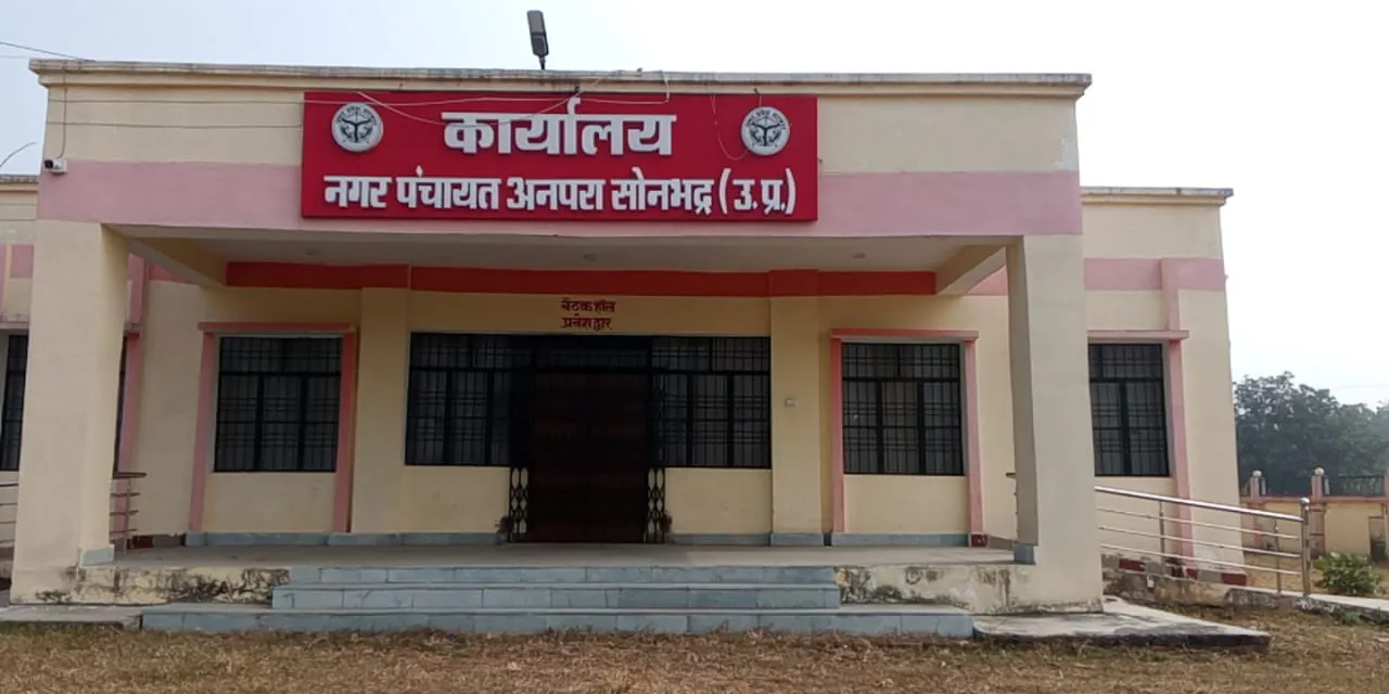 डिवाइडर निर्माण में हीलाहवाली से व्यापारियों में आक्रोश