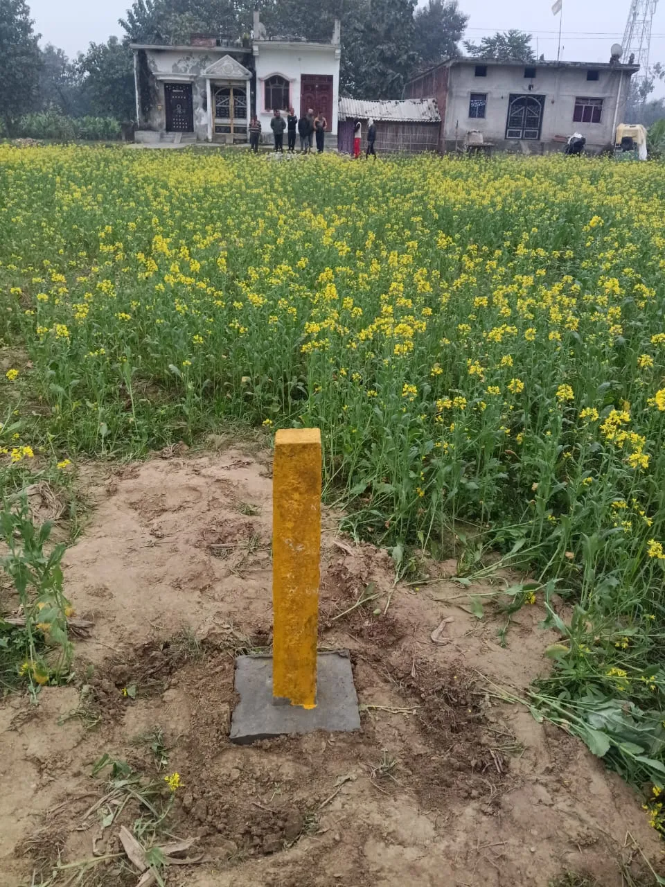 छितौनी–तमकुही रोड रेल लाइन सीमांकन कर लगाए गए सेंटर पिलर