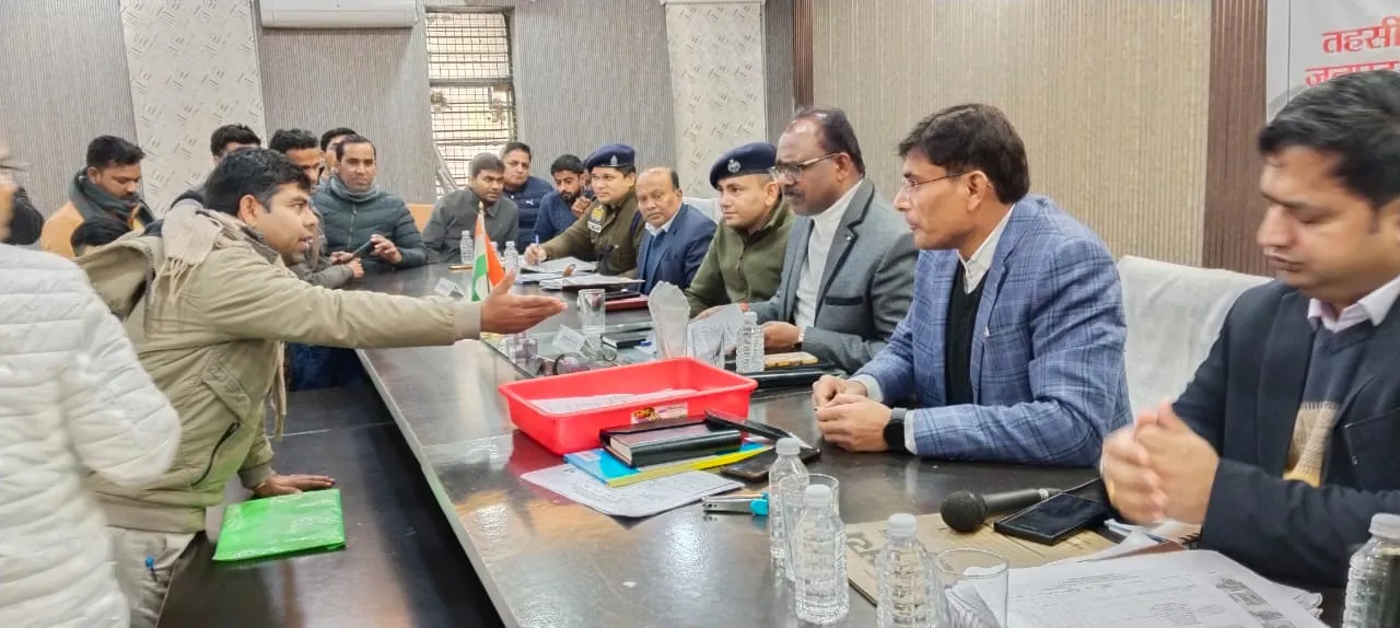 महाराजगंज : संपूर्ण समाधान दिवस में जिलाधिकारी ने सुनी समस्या,  गुणवत्तापूर्ण निस्तारण का दिया निर्देश