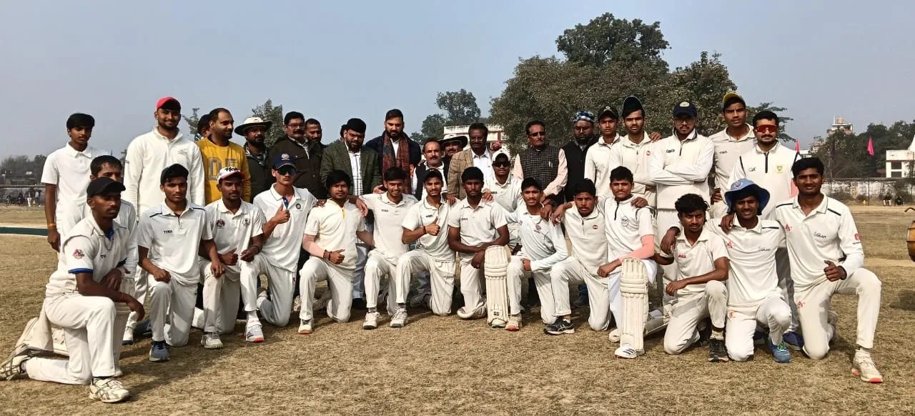 क्रिकेट टूर्नामेंट के आठवें दिन मैनपुरी हॉस्टल ने झांसी 85 को  रनों से हराया