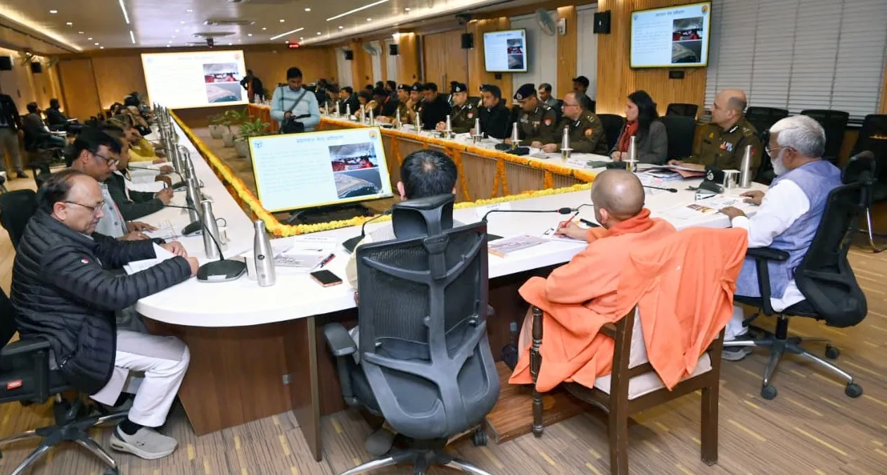 योगी ने आगामी स्नान पर्वों को सकुशलढंग से सम्पन्न कराने के लिए सभी अधिकारियों को पूरी  व लगन के साथजुट जाने को कहा