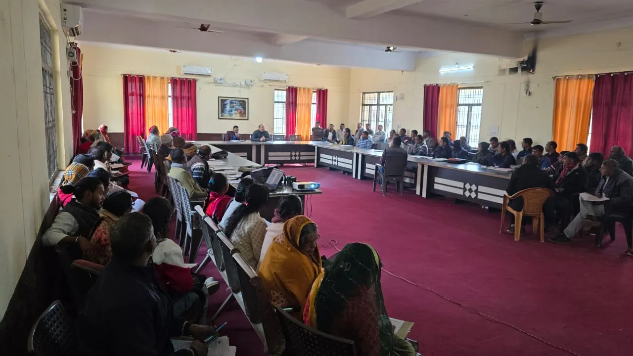 तहसील सभाकक्ष में  बीएलओ  एस आई आर  प्रशिक्षण संपन्न।