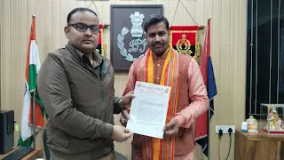 मेडिकल कॉलेज रामपुर बस्ती में कथित धर्मांतरण के आरोप, जांच की मांग को लेकर ज्ञापन