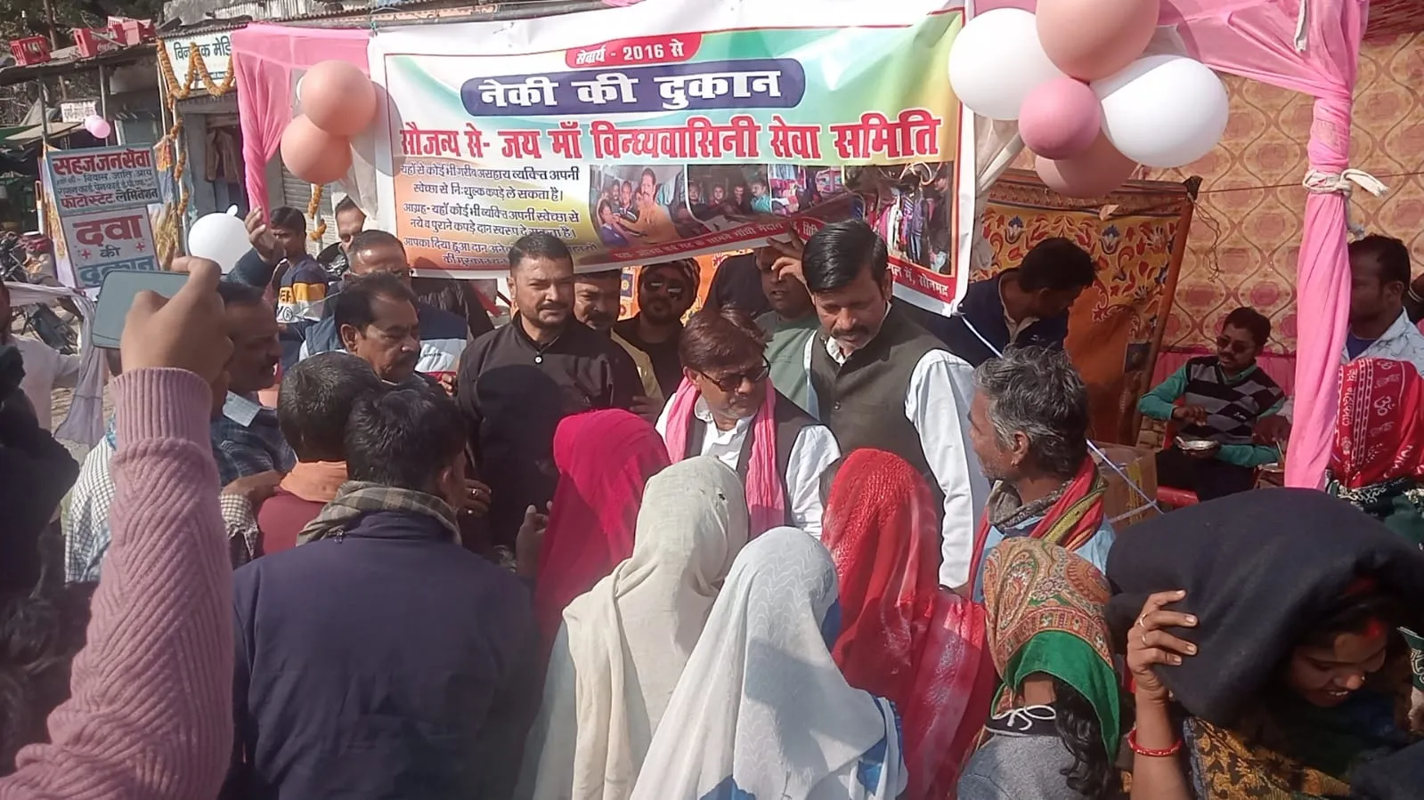 निरंतर सेवा का संकल्प ओबरा में जय माँ विंध्यवासिनी सेवा समिति ने बिखेरी मानवता की मिठास