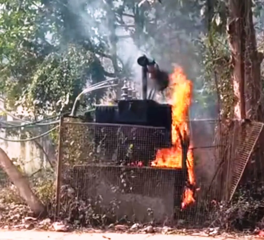 ट्रांसफार्मर में लगी आग, ठप हुई विद्युत आपूर्ति