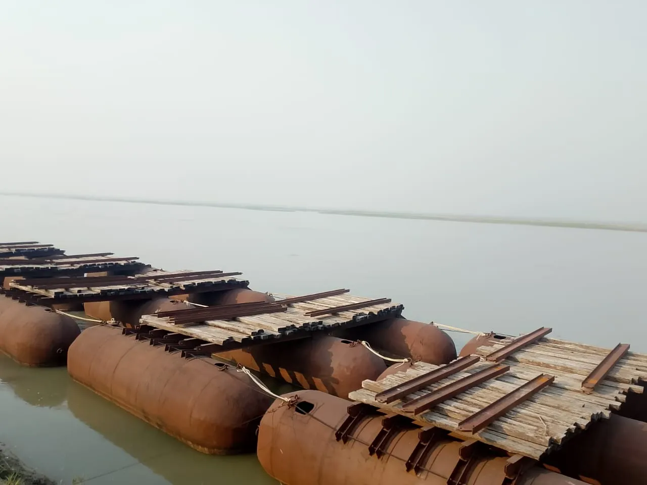 कुशीनगर : भैसहां पीपा पुल के बाद पक्का पुल बनेगा या नहीं? सोशल मीडिया पर उठे सवाल