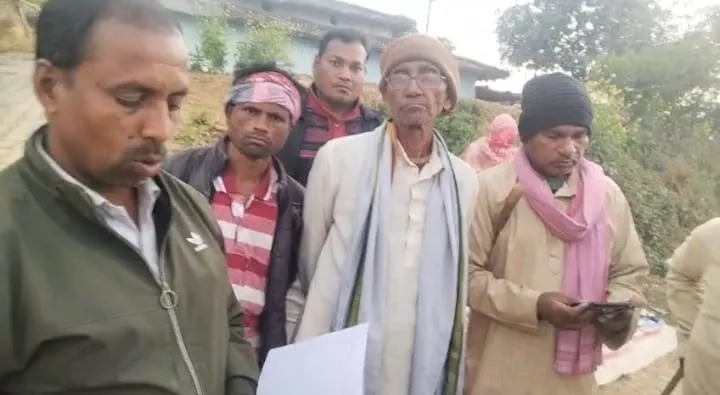 कांग्रेस कमेटी कोन की पहल पर लोगों ने चंदा इकट्ठा कर कराया पुलिया मरम्मत, लोगों को मिली राहत