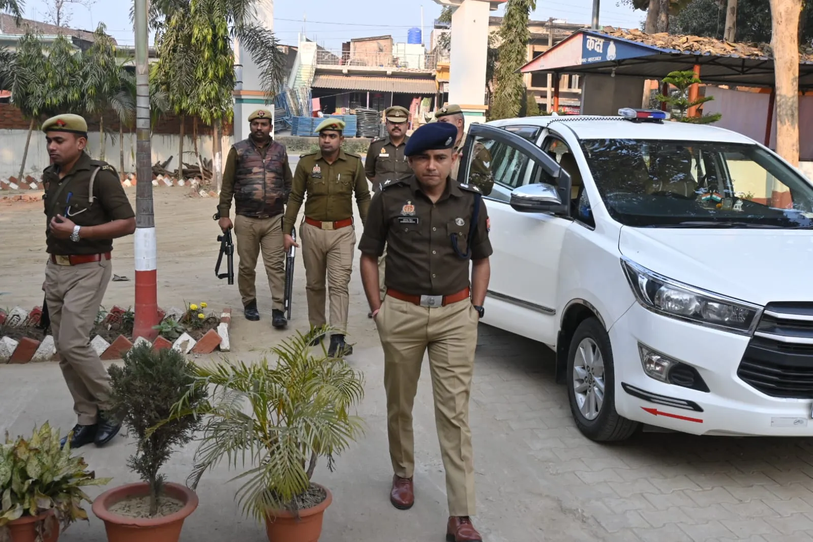 महराजगंज : एसपी सोमेंद्र मीणा ने ठूठीबारी और बरगदवा थाना का किए औचक निरीक्षण ,दिया निर्देश