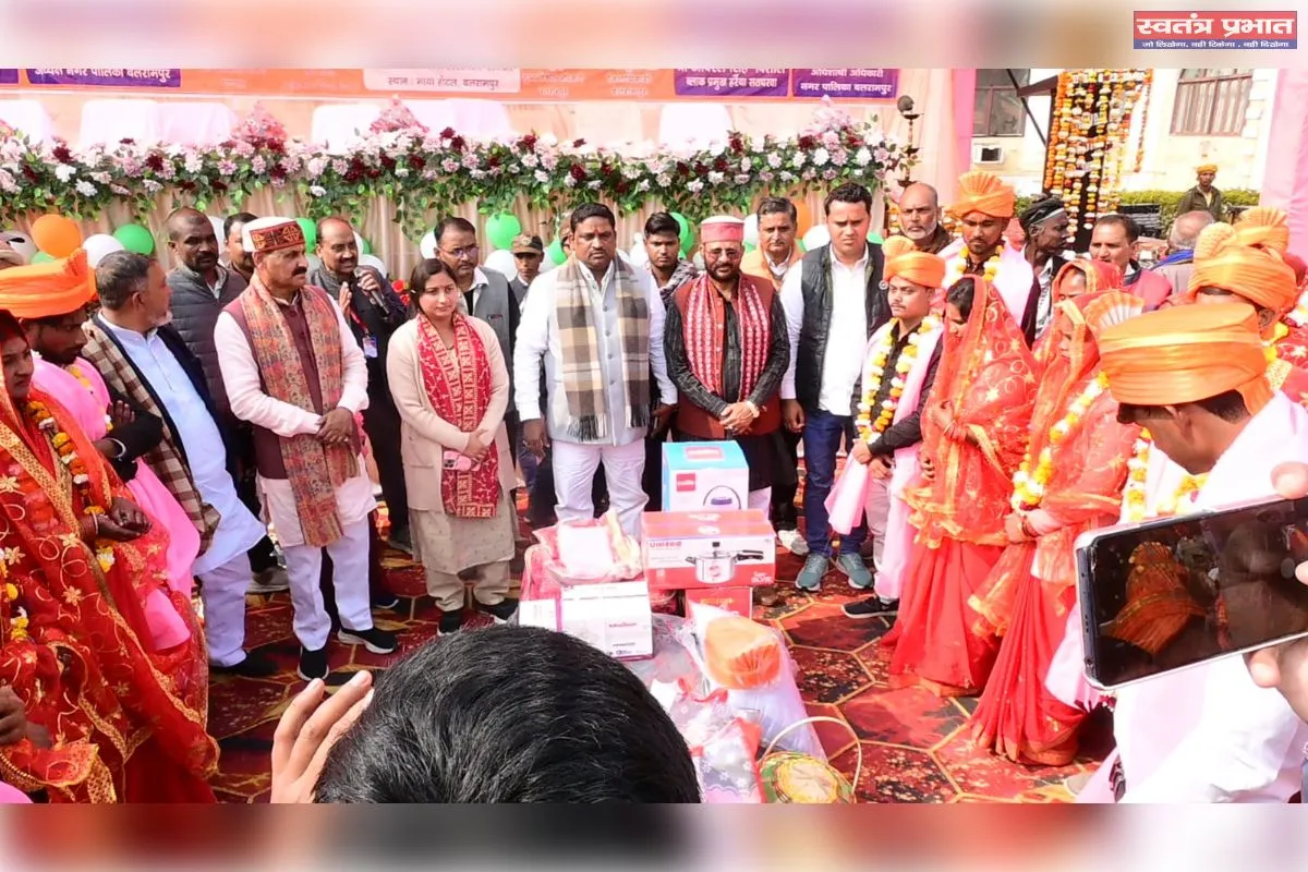 मुख्यमंत्री सामूहिक विवाह योजना के तहत 132 जोड़े बने जीवनसाथी माया होटल में भव्य आयोजन