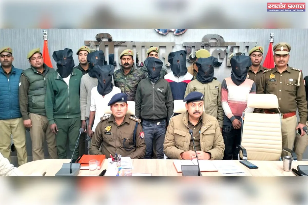 चोर गैंग का भंडाफोड़ हिस्ट्रीशीटर सहित 7 आरोपी गिरफ्तार 9 चोरियों का खुलासा, ढाई लाख का सामान बरामद  
