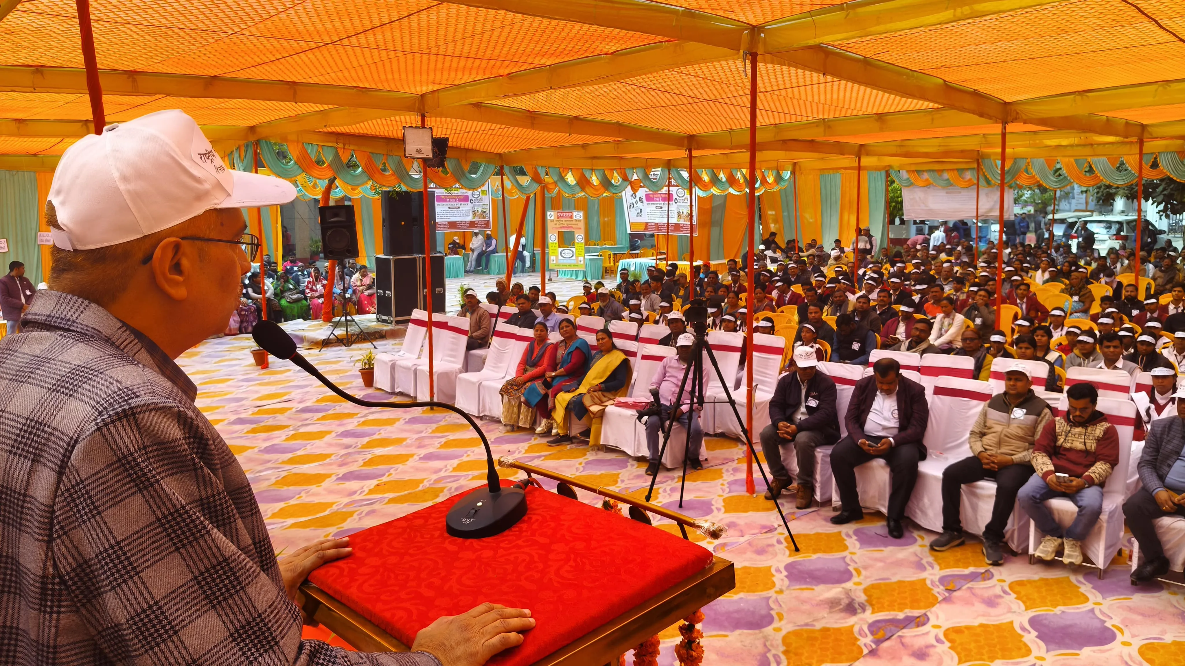 जिले में  निकाली गई मतदाता  जागरूकता बाईक रैली, जिलाधिकारी ने हरी झण्डी दिखाकर किया रवाना