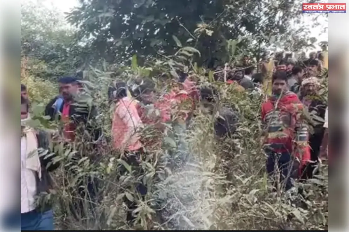 15 दिन से लापता युवक का लटका मिला शव परिजनों ने ससुरालियों पर लगाया गायब करने का आरोप, 7 महीने पहले हुई थी शादी