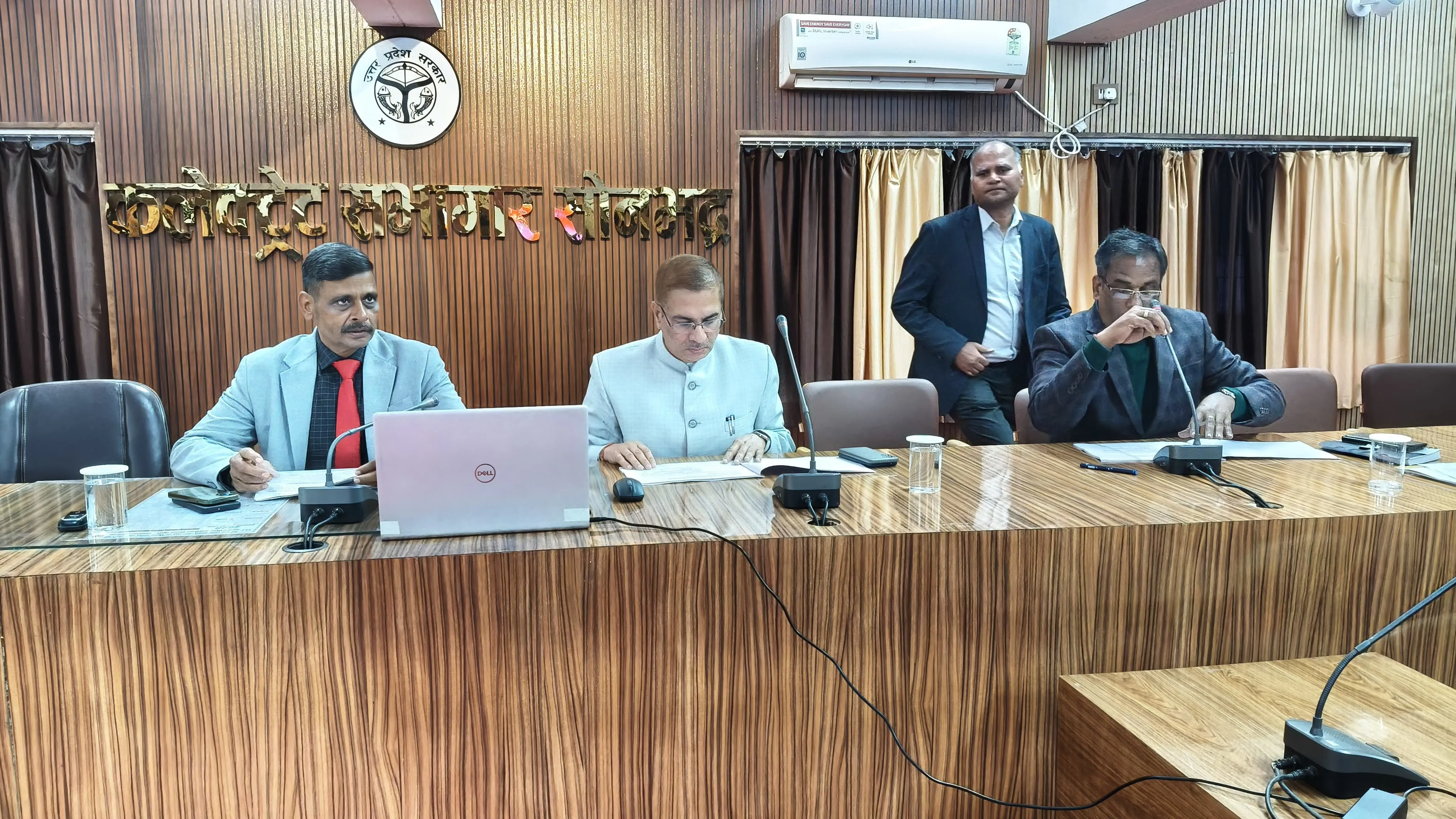 सोनभद्र मतदाता सूची पुनरीक्षण को लेकर कलेक्ट्रेट में अहम बैठक, 30 व 31 जनवरी को चलेगा विशेष पंजीकरण अभियान