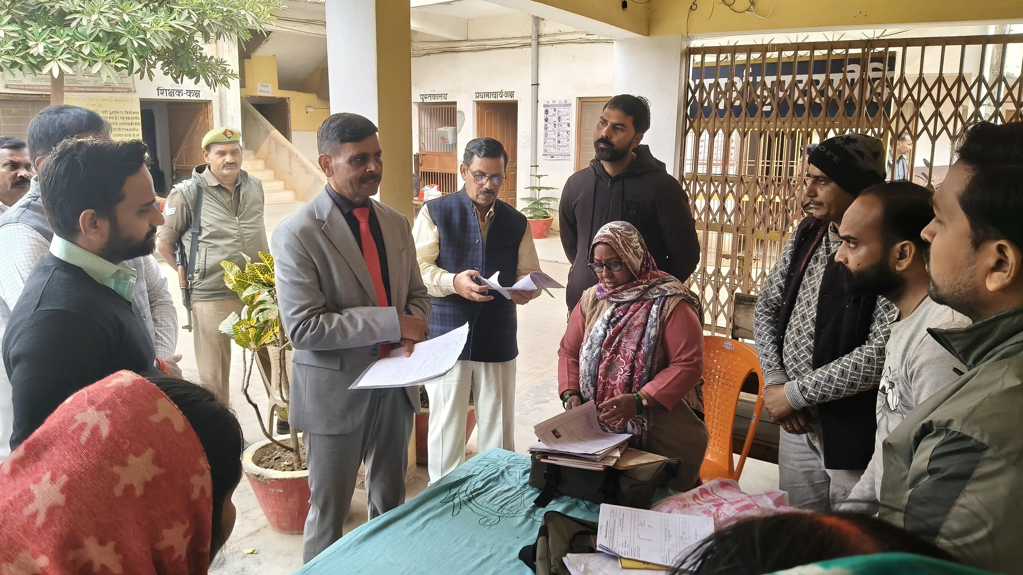 सोनभद्र विशेष प्रगाढ़ पुनरीक्षण (SIR)-2026 का मण्डलायुक्त ने किया औचक निरीक्षण, दिए कड़े निर्देश