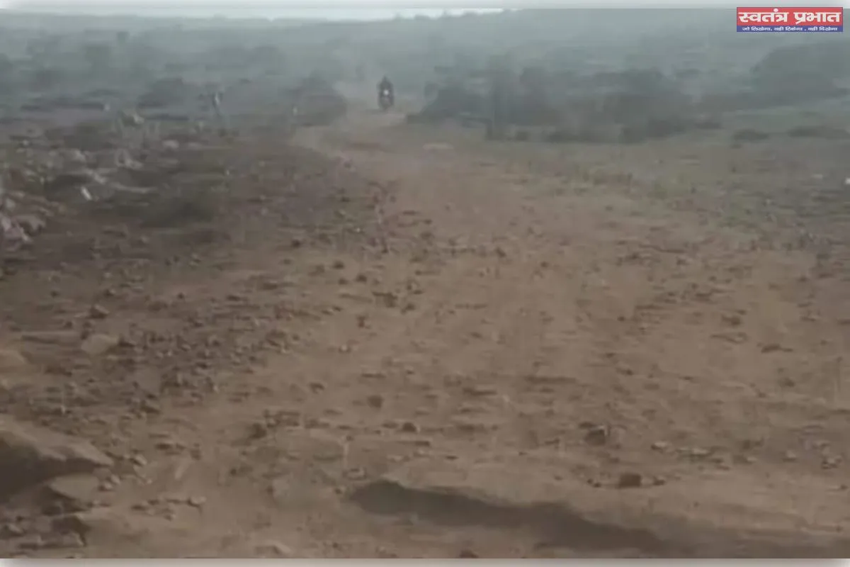 तरहार क्षेत्र में 100 साल से सड़क नहीं 