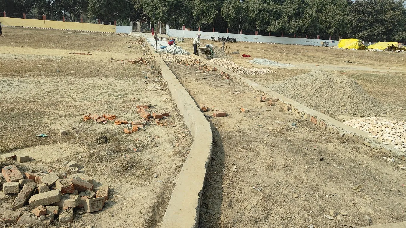 घटिया दर्जे का हो रहा इंटरलॉकिंग रास्ते का निर्माण