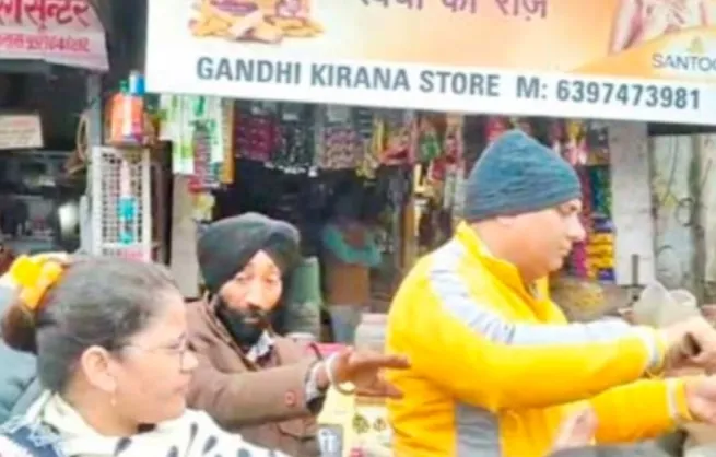 गुरु गोविंद सिंह के प्रकाश पर्व पर आप और हम संगठन ने पुलाव वितरण किया