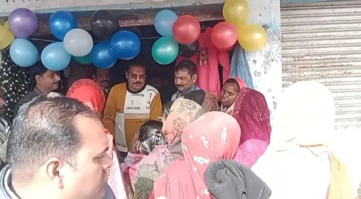 ओबरा में नेकी की दुकान बनी गरीबों का सहारा, 9 वर्षों से जारी है मानवता का महायज्ञ