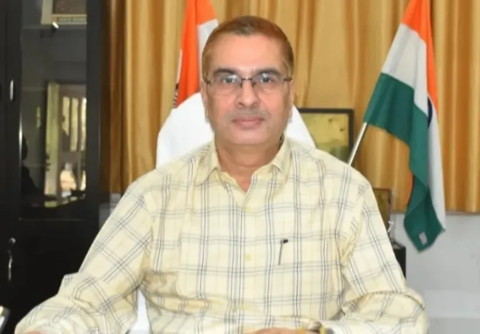 निर्वाचन से  जुड़े  अधिकारियों  की सूची  उपलब्ध न कराने की दशा में विभागाध्यक्षों  के वेतन रोकने के निर्देश