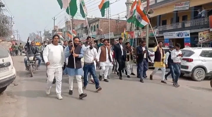 ओबरा में उमड़ा देशभक्ति का ज्वार तिरंगा यात्रा में घर कब आओगे गीत ने किया सबको भावुक