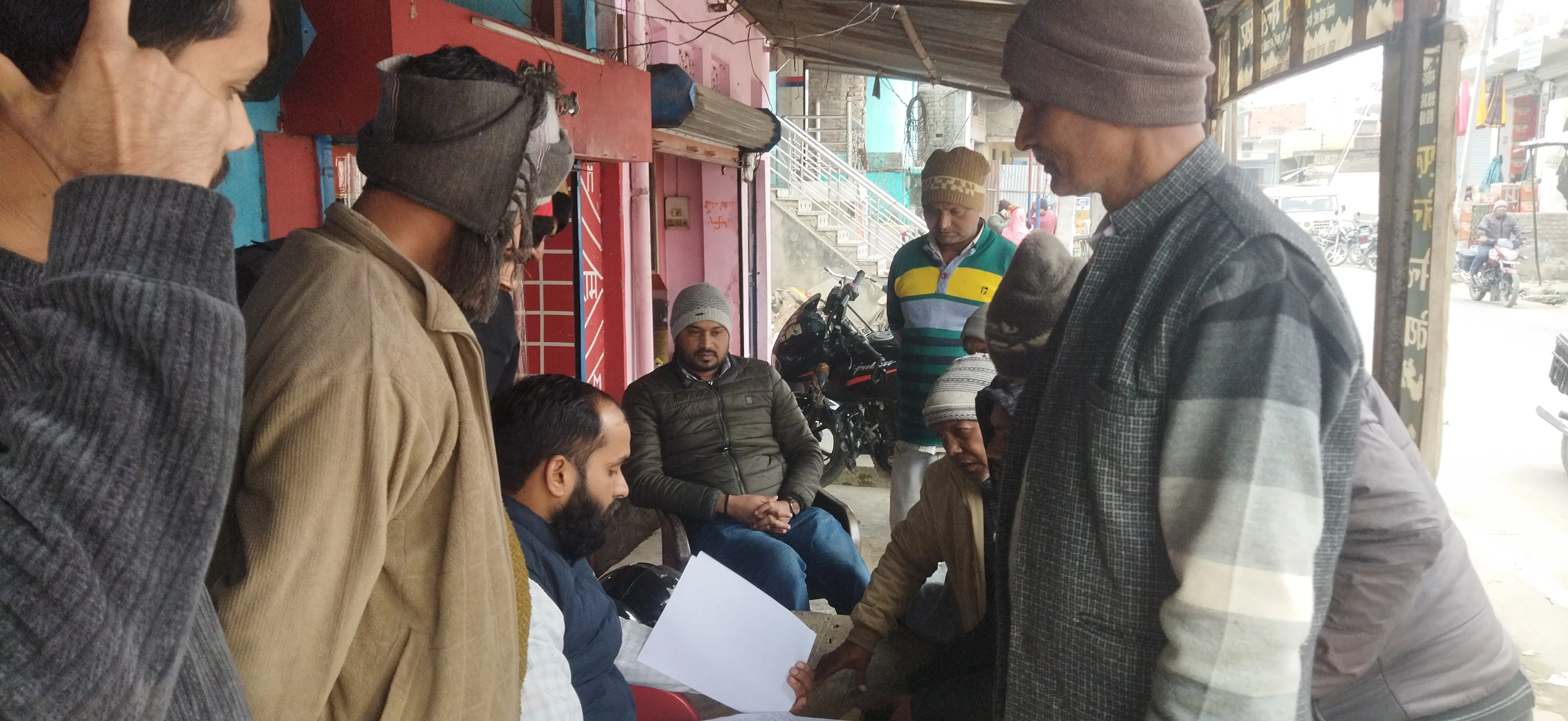 कुशीनगर : जटहां में भूमि अधिग्रहण का प्रतिकर भुगतान नोटिस बाटी गई