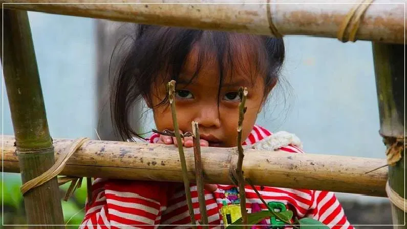 आधा-अधूरा बचपन