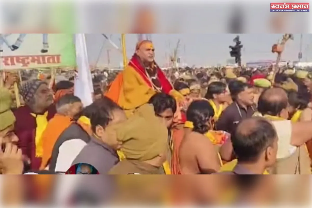 माघ मेले प्रयागराज मेंपुलिस नेशंकराचार्य  स्वामी अविमुक्तेश्वरानंद को स्नान करने  से रोका