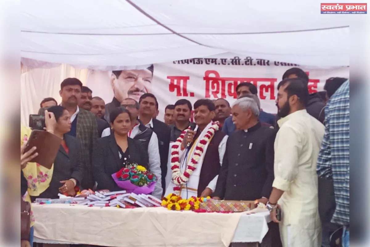 मोती महल लॉन में अधिवक्ताओं व