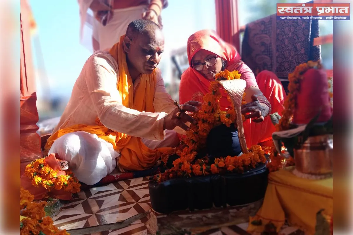 नर्मेदेश्वर महादेव मंदिर गौरा में विशाल भंडारे का भव्य आयोजन