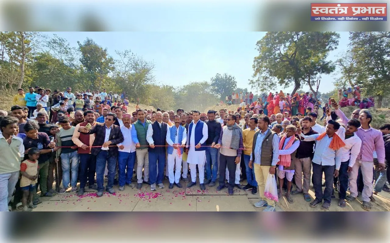 मड़वा अतवारा (कुड़वा घाट) में नवनिर्मित पीपा पुल का विधायक सुरेश पासी ने किया भूमि-पूजन