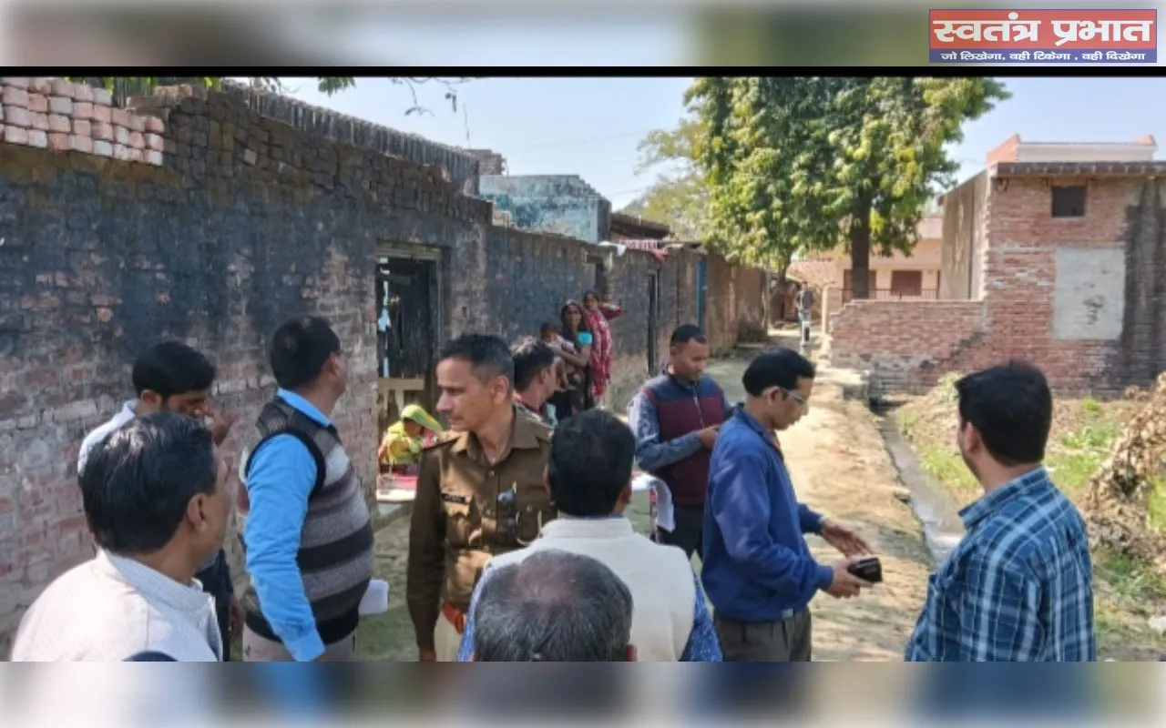 छः  माह से बन्द चला आ रहा रास्ते का कब्जा तहसीलदार ने पुलिस बल के सहयोग से हटवा दिया