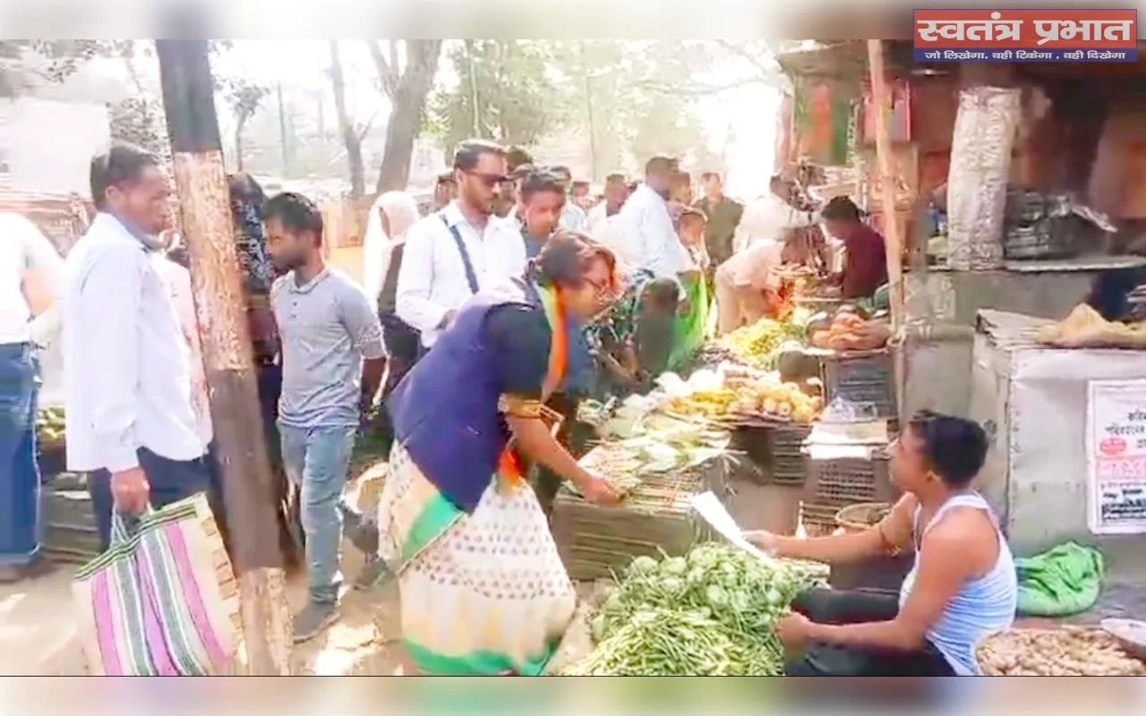 श्रीभूमि टाउन में इस बार जनसंपर्क में समाजसेवी मुन्नी छेत्री की एक पहल देखी जा रही है