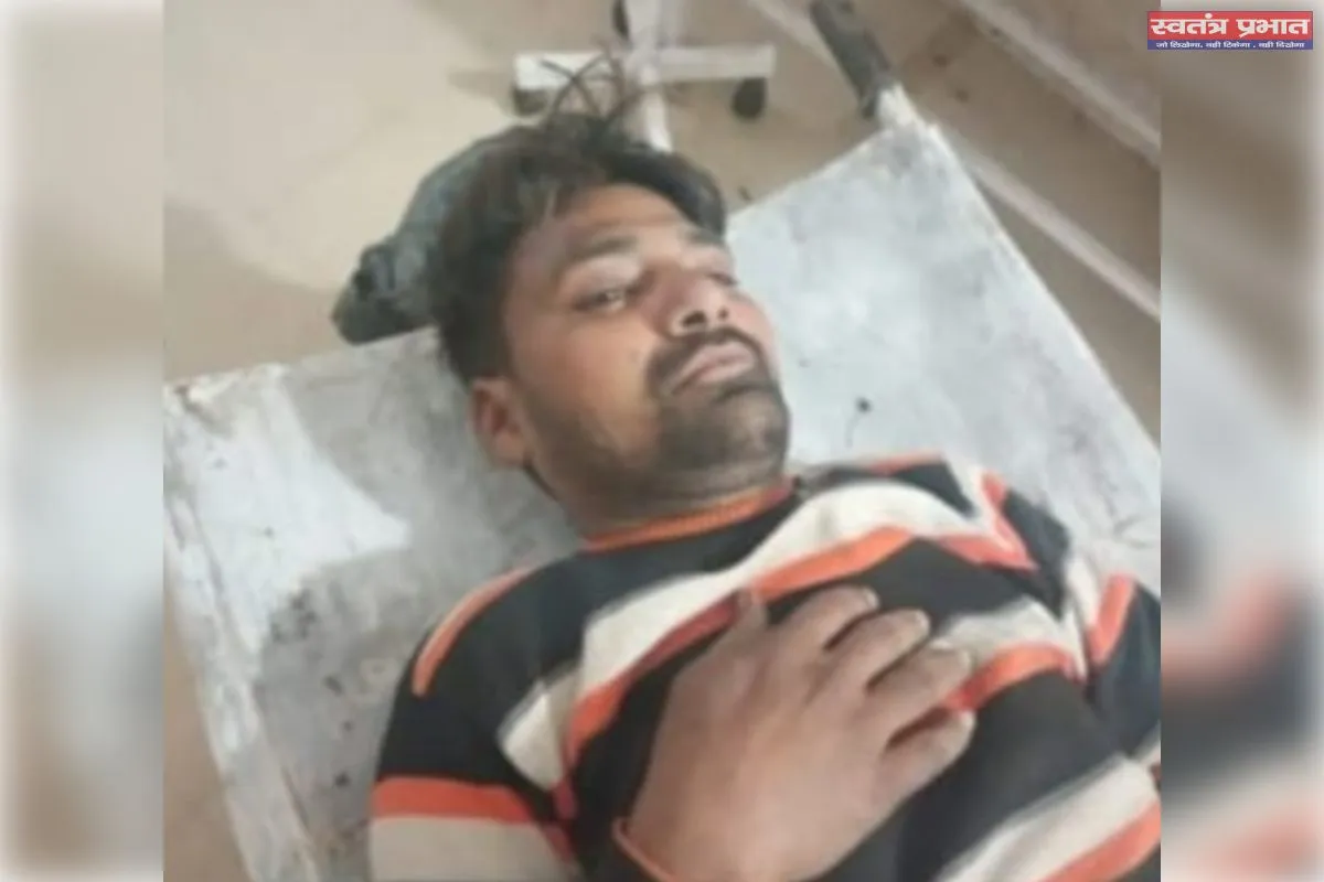 कानपुर सागर हाइवे पर स्थित घाटमपुर में पिक-अप ने बाइक सवार को मारी टक्कर