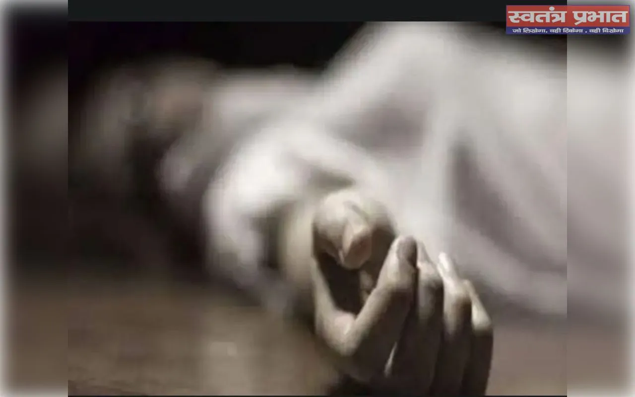 घाटमपुर के मुख्य चौराहे के पास एक महिला का शव मिला 