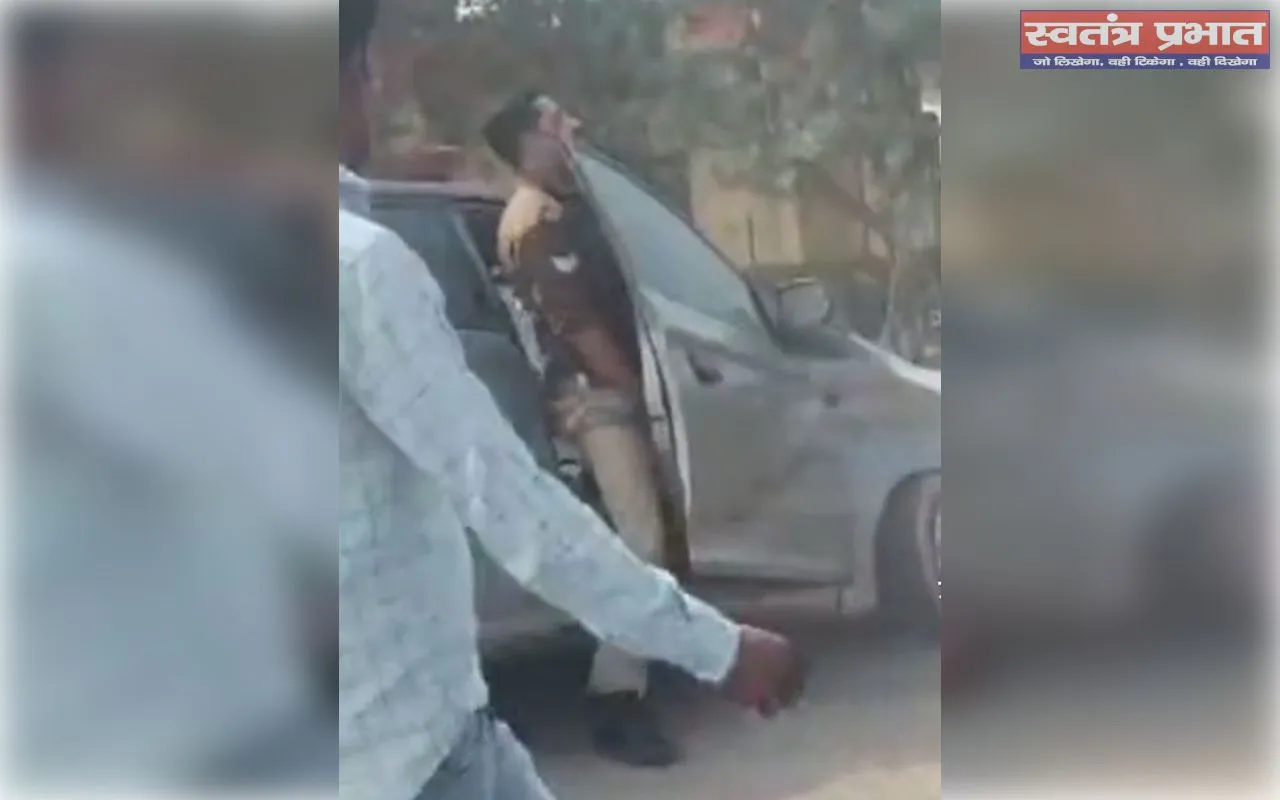 पुलिस की कार और रोडवेज बस की भिड़ंत