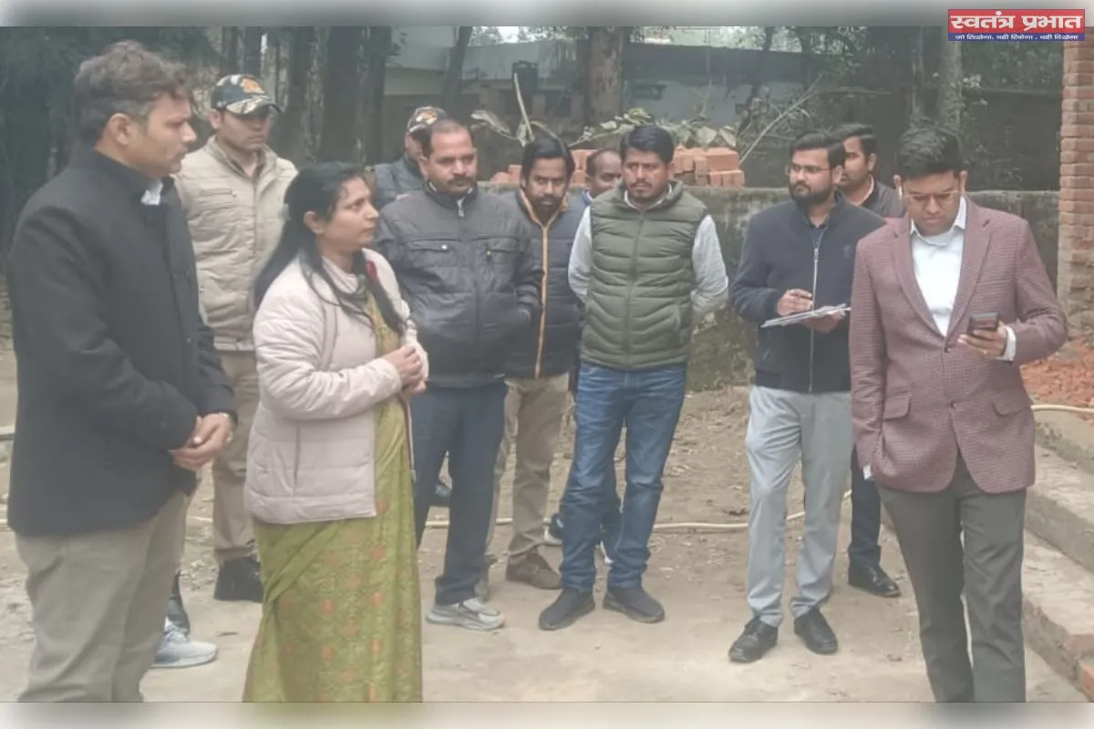 डीएम ने कस्तूरबा विद्यालय का किया निरीक्षण, दिए निर्देश